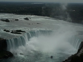 CANADA : Chutes de Niagara qui sont hautes de 52 m CANADA : Chutes de Niagara qui sont hautes de 52 m
